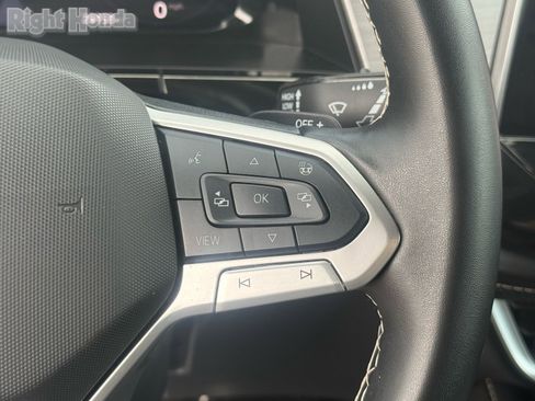 Used 2025 Volkswagen Atlas Cross Sport SE image 16