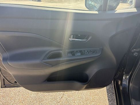 Used 2025 Nissan Versa SV image 18