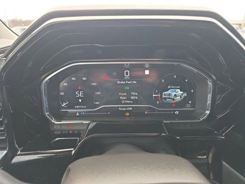 Used 2023 GMC Sierra 1500 SLT w/ SLT Premium Package image 32