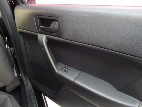 Used 2010 Ford Focus SE image 24