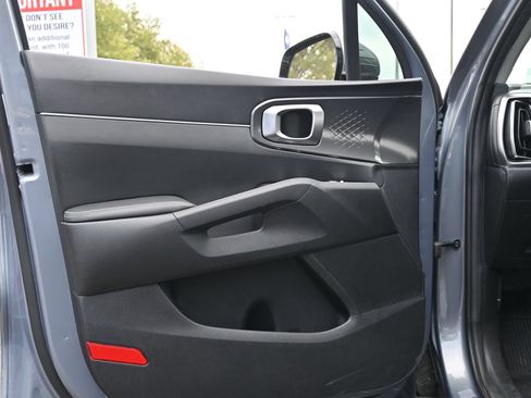 Used 2025 Kia Sorento S AWD/4WD image 19