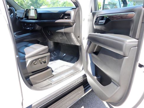 Used 2025 Chevrolet Tahoe LT AWD/4WD image 17