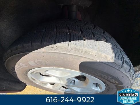 Used 2023 Chrysler Pacifica Limited AWD/4WD image 8