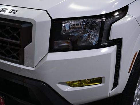 Used 2022 Nissan Frontier SV w/ Technology Package image 21