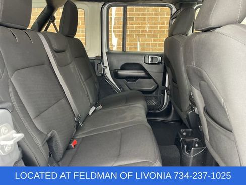 Used 2018 Jeep Wrangler Unlimited Sahara image 25