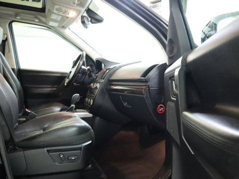 Used 2014 Land Rover LR2 HSE image 10