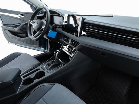 New 2026 Volkswagen Jetta SE FWD image 32