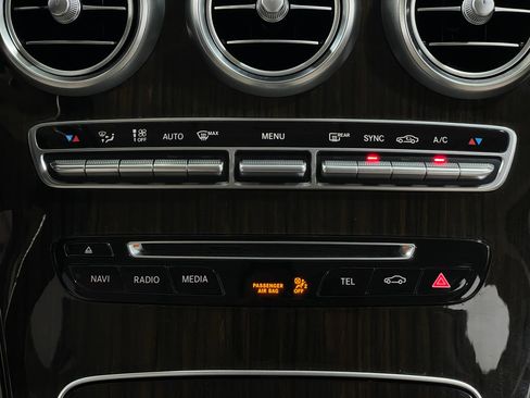 Used 2016 Mercedes-Benz GLC 300 4MATIC w/ Premium Package image 21