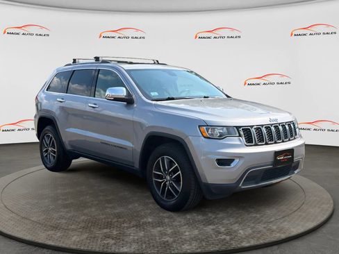 Used 2018 Jeep Grand Cherokee Limited AWD/4WD image 5