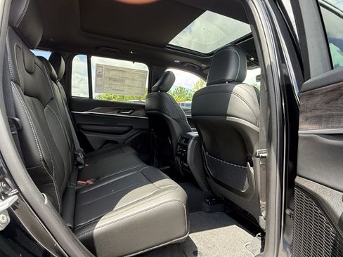 New 2025 Jeep Grand Cherokee Limited w/ Luxury Tech Group II image 15