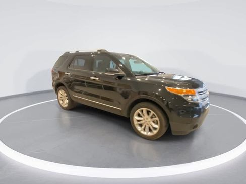 Used 2013 Ford Explorer XLT AWD/4WD image 2