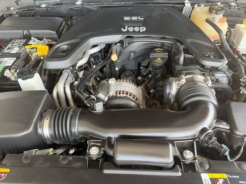 Used 2021 Jeep Gladiator Sport AWD/4WD image 31