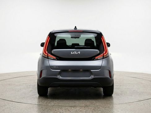 Used 2025 Kia Soul LX w/ LX Technology Package FWD image 7