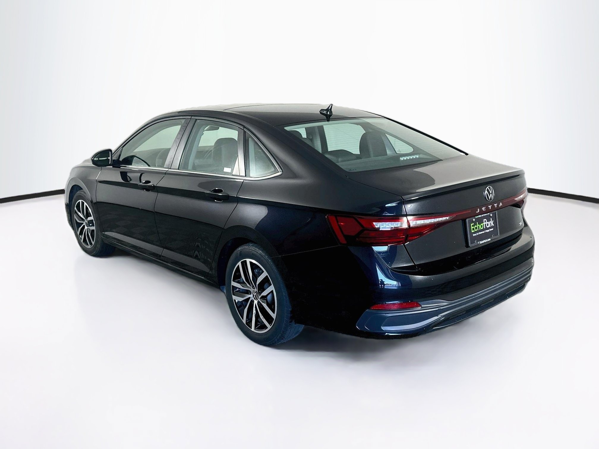 Used 2025 Volkswagen Jetta SE FWD image 5