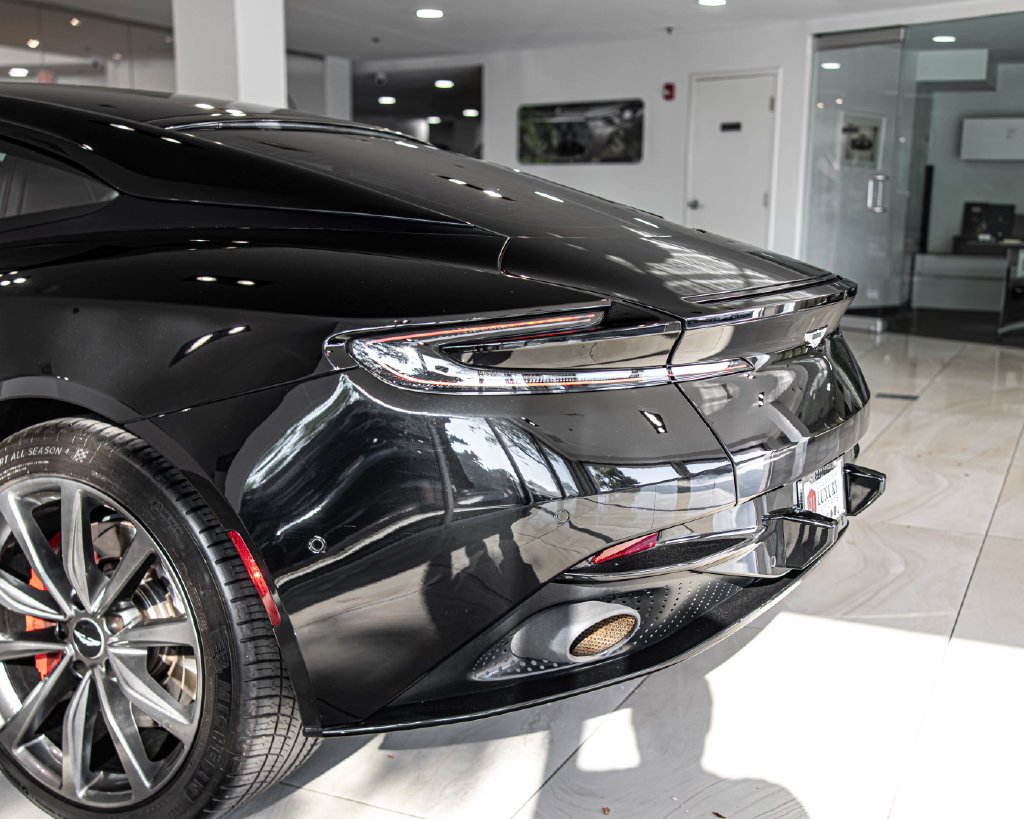 Used 2018 Aston Martin DB11 Coupe RWD image 14