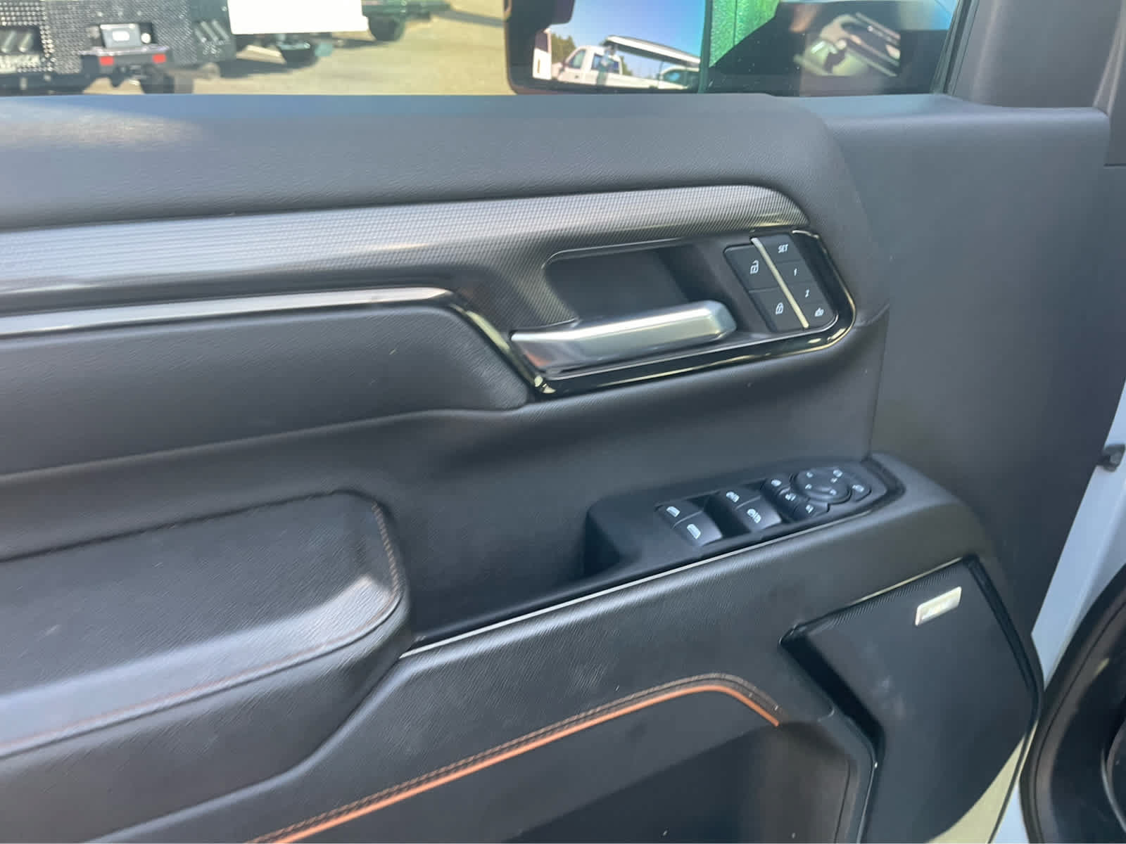 Used 2024 GMC Sierra 2500 AT4 w/ AT4 Premium Plus Package AWD/4WD image 11