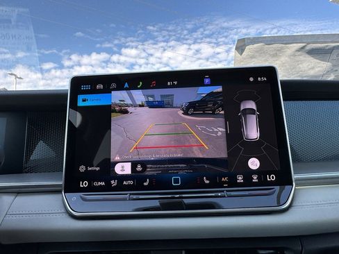 New 2025 Volkswagen Tiguan SE AWD/4WD image 24