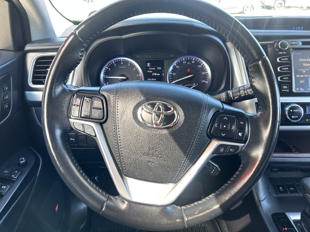 Certified 2019 Toyota Highlander Limited AWD/4WD image 17
