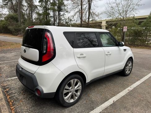 Used 2014 Kia Soul + image 7
