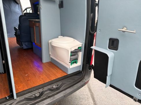 Used 2021 Mercedes-Benz Sprinter 2500 image 17