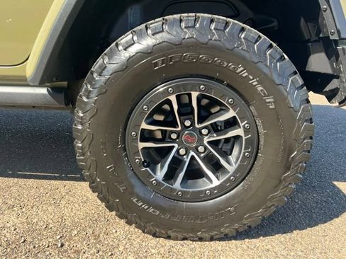 Used 2025 Jeep Wrangler Unlimited Rubicon w/ XTREMEE 35" Tire Package AWD/4WD image 8