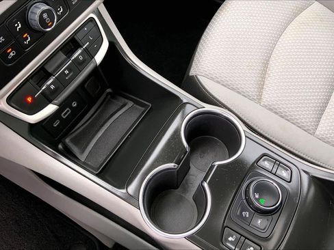 Used 2022 GMC Terrain SLE w/ Driver Convenience Package image 14