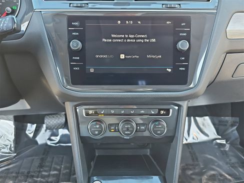 Used 2020 Volkswagen Tiguan SE image 22