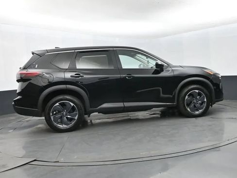 Used 2025 Nissan Rogue SV FWD image 4