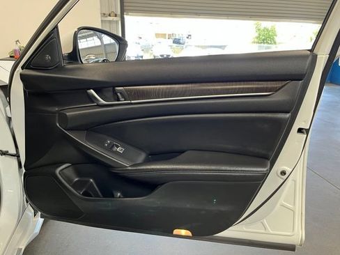 Used 2019 Honda Accord Touring image 12