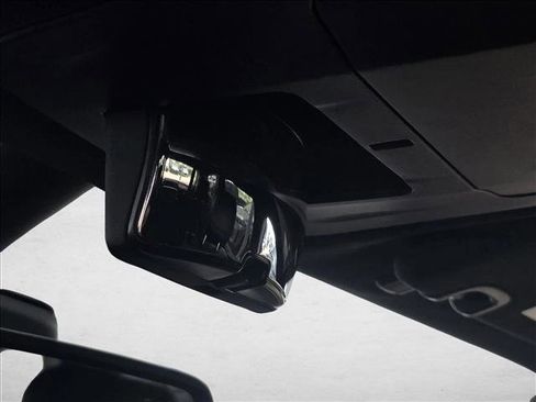 Used 2022 Chrysler Pacifica Touring-L w/ Uconnect Theater Family Group FWD image 19