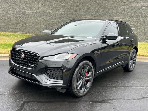 Certified 2023 Jaguar F-PACE R-Dynamic S image 2