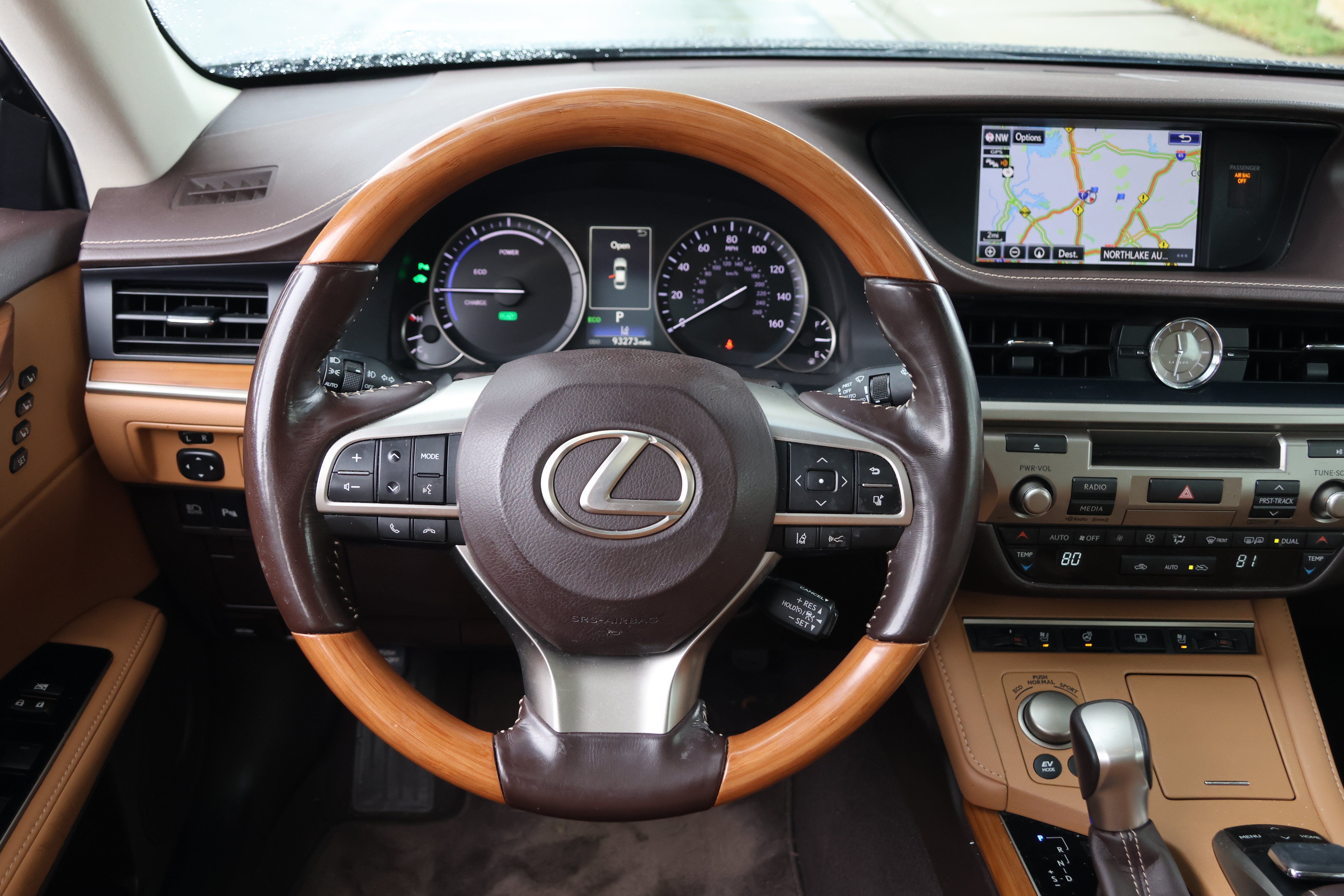 Used 2016 Lexus ES 300h w/ Luxury Package w/Wood Trim FWD image 18