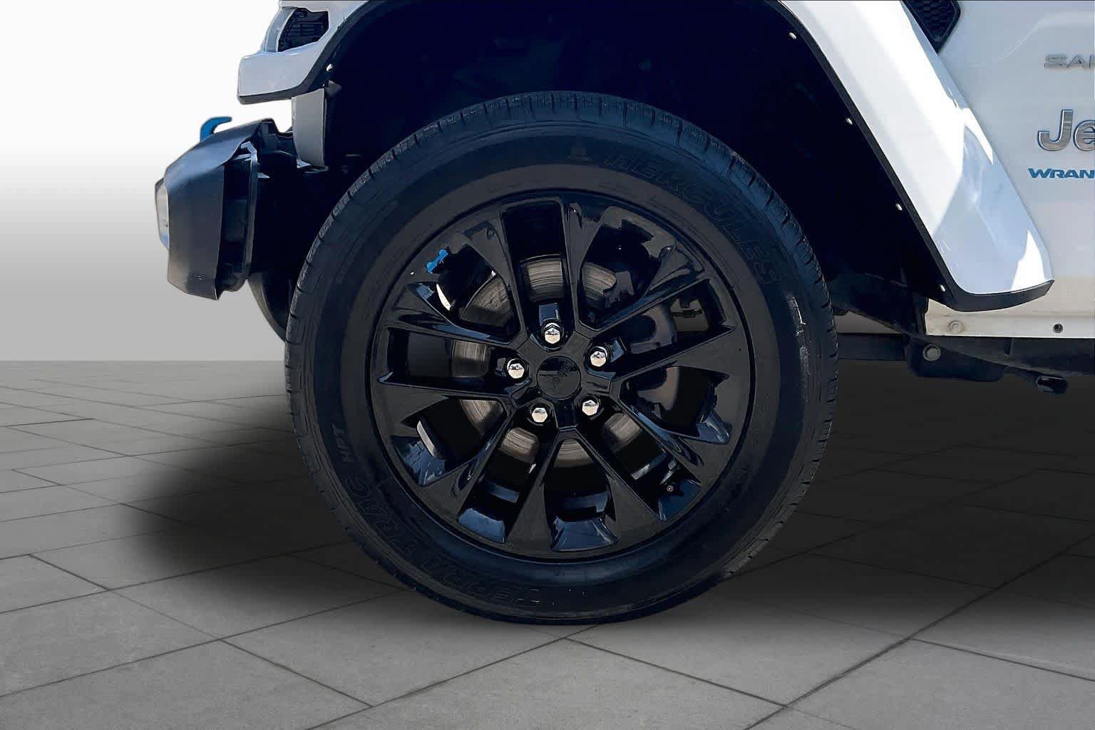 Used 2023 Jeep Wrangler Unlimited Sahara AWD/4WD image 9
