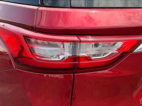Used 2019 Chevrolet Traverse LT FWD image 23
