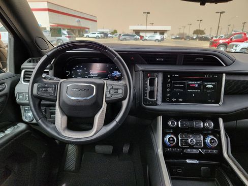 Used 2023 GMC Yukon Denali w/ Denali Reserve Package image 10