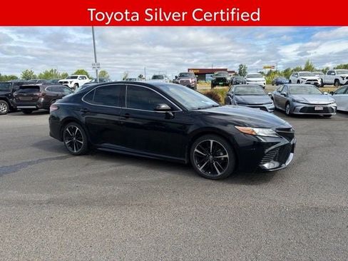 Used 2018 Toyota Camry XSE FWD image 3