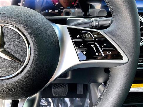 New 2026 Mercedes-Benz GLB 250 image 21