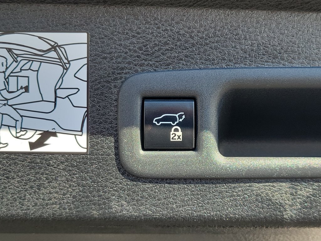 Used 2024 Toyota Sienna XLE FWD image 13