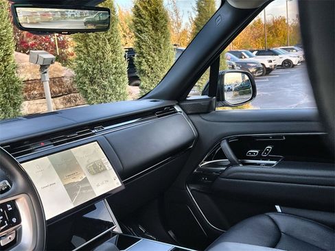 Used 2024 Land Rover Range Rover Autobiography image 13