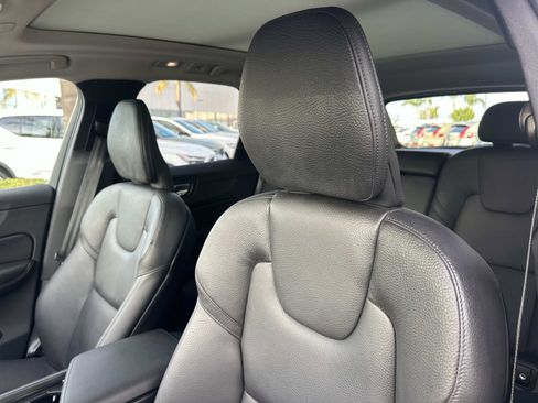 Certified 2025 Volvo XC60 B5 Plus image 20