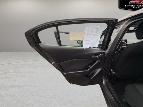 Used 2017 MAZDA MAZDA3 Sport image 28