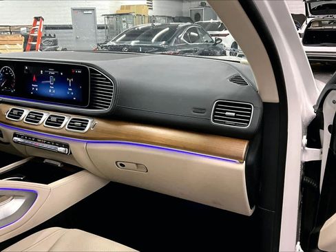 Used 2024 Mercedes-Benz GLS 450 4MATIC image 18