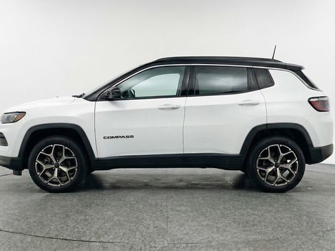Used 2025 Jeep Compass Limited image 5