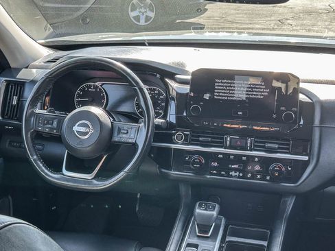 Certified 2022 Nissan Pathfinder SL FWD image 13