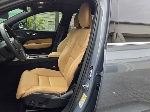 Certified 2023 Volvo XC60 B5 Ultimate w/ Protection Package Premier AWD/4WD image 13