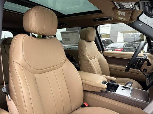 New 2025 Land Rover Range Rover Long Wheelbase SE AWD/4WD image 16