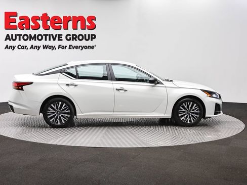 Used 2025 Nissan Altima 2.5 SV image 4