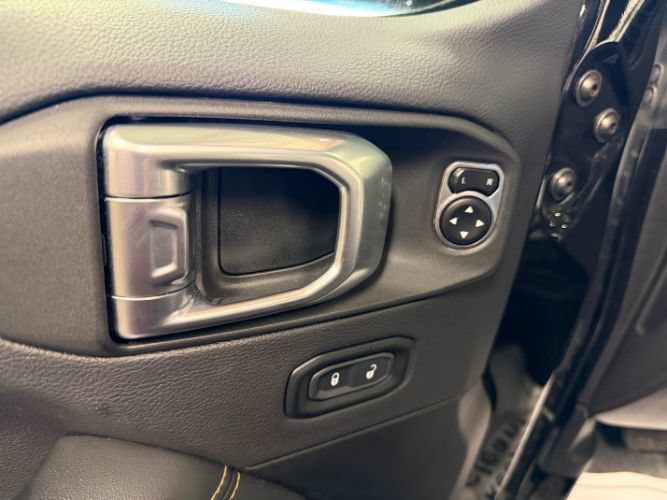 Used 2024 Jeep Wrangler Unlimited Sahara w/ Technology Group AWD/4WD image 11