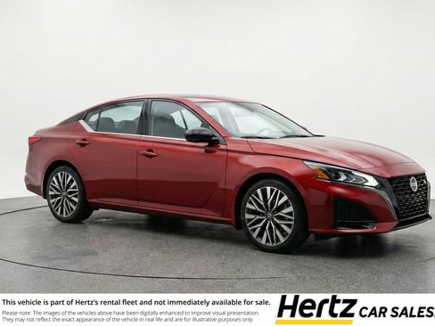 Used 2025 Nissan Altima 2.5 SV image 1