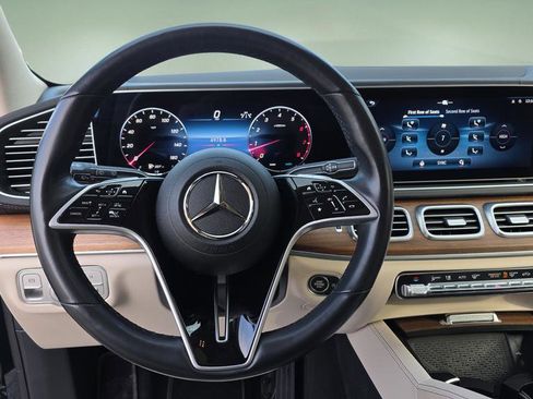 Used 2024 Mercedes-Benz GLS 450 4MATIC image 24